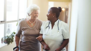 Woman nurse having a conversation about how to choose a nursing home in Chicago with an older woman.